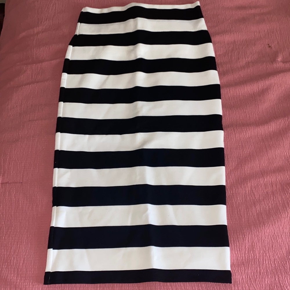 New Bebe Skirt